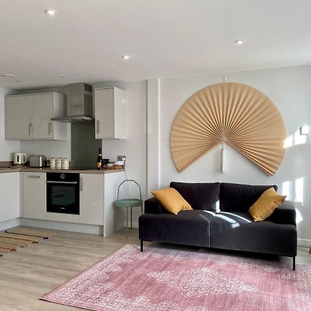 Modern Apartment In Central Quiet York With Free Parking - Contemporary New Building Εξωτερικό φωτογραφία