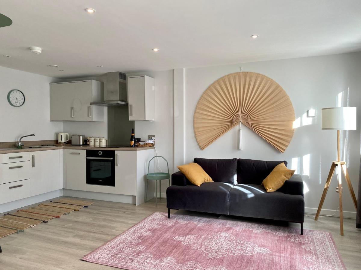 Modern Apartment In Central Quiet York With Free Parking - Contemporary New Building Εξωτερικό φωτογραφία