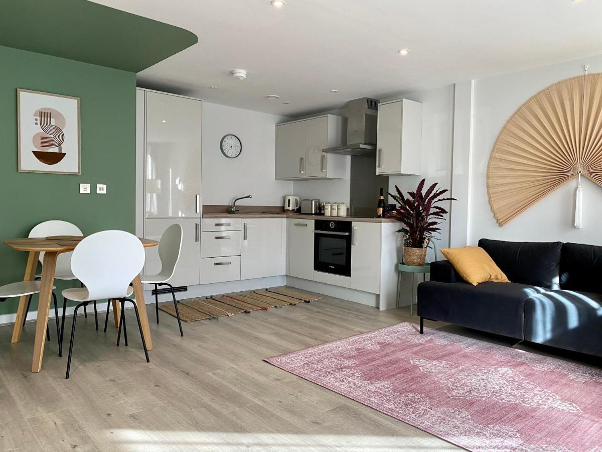 Modern Apartment In Central Quiet York With Free Parking - Contemporary New Building Εξωτερικό φωτογραφία