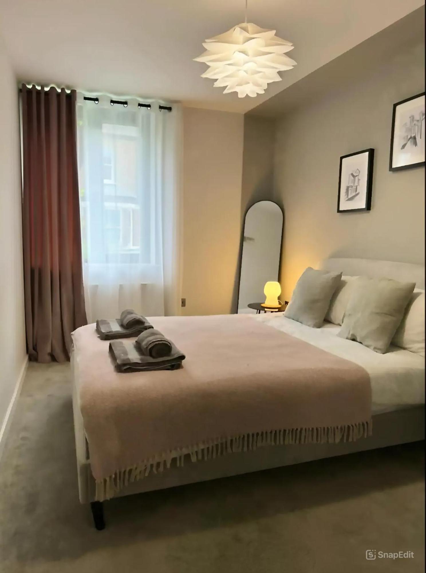 Modern Apartment In Central Quiet York With Free Parking - Contemporary New Building Εξωτερικό φωτογραφία